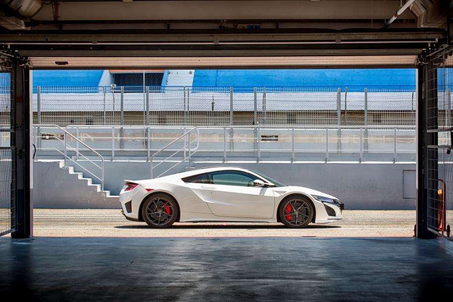  Honda NSX 2016 года  (UK) (фото 4 из 120)